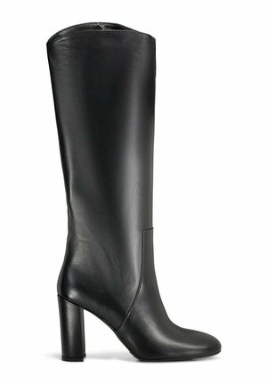 Botte en cuir noir, haute jusqu'au genou, avec un bout arrondi et un talon bloc haut, finition lisse, sans lacets ni embellissements visibles.
