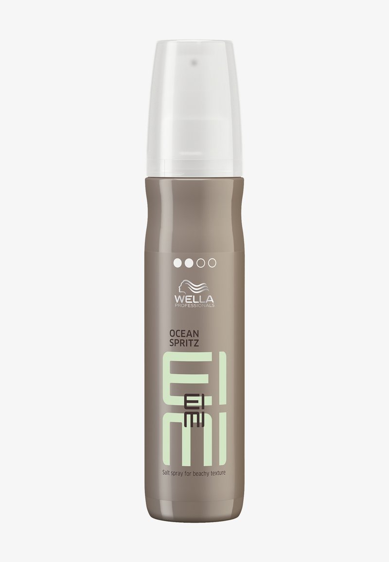 Bouteille de spray au sel Wella Professionals EIMI Ocean Spritz avec un pulvérisateur et un capuchon transparent pour une texture de cheveux effet plage.