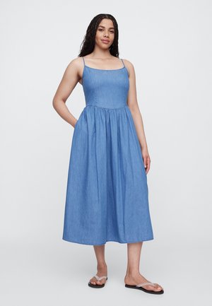 SCOOP NECK DIPPED WAIST MIDI - Rochie din denim - blue denim