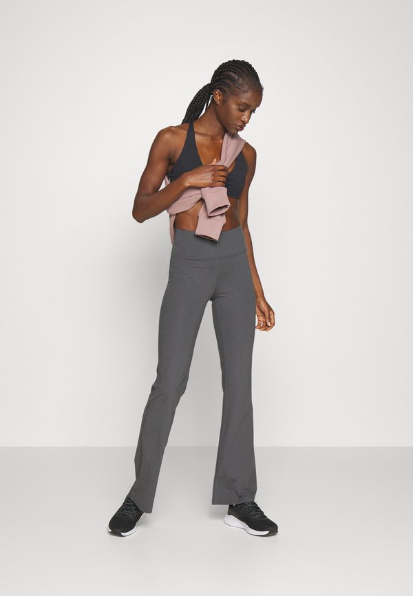 COMPRESSIVE FLARE LEGGING - Leggings - moon4