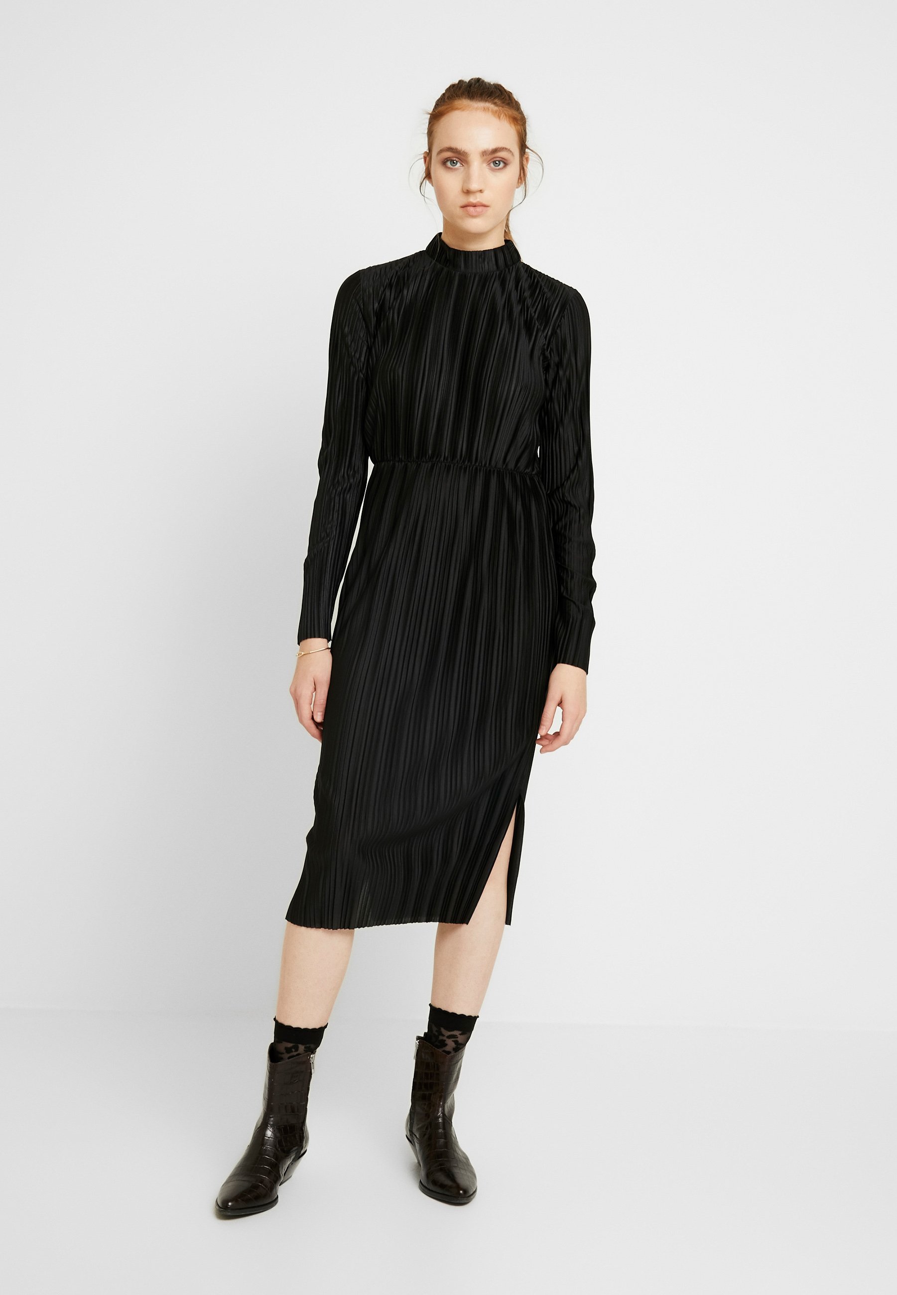 MIALINA DRESS Vapaa ajan mekko black MIALINA DRESS Vapaa ajan mekko black