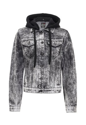 Vervaagde zwart-wit denimjack met een capuchon, met knoopsluitingen, borstzakken en contrasterende zwarte trekkoorden.