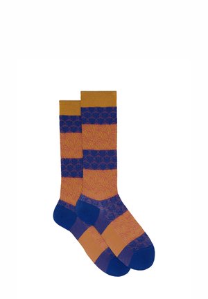 Calze a righe arancioni e blu, con motivi testurizzati. Mix di cotone, design fino al ginocchio con accenti di colore solido.