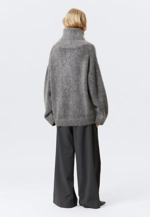 Κατάταξη 6: Weekday - MOHAIR BLEND FUNNEL NECK SWEATER - Πουλόβερ
