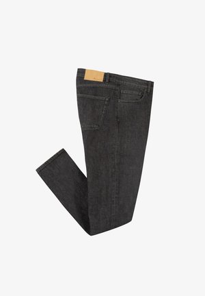 Jeans de mezclilla gris oscuro con corte recto, que cuentan con una parche de cuero en la cintura y dos bolsillos traseros. Textura suave y costura resistente.