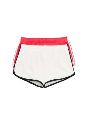 To par atletiske shorts stablet; det øverste par er hvidt med sort kant, det nederste par er rødt med hvid og sort kant, begge med elastiske taljebånd.