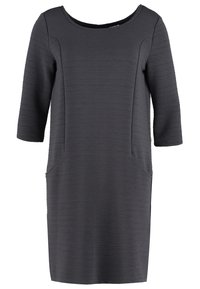 Robe côtelée gris foncé en tricot, longueur genoux, manches trois quarts et encolure ronde.