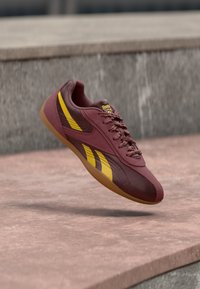 Non sélectionné, black berry/athletic gold