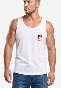 Unselected, slim-fit weiß