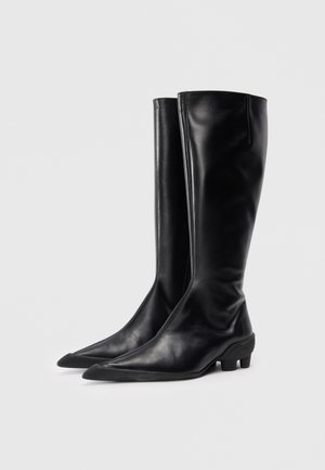 Rankning 3: MIISTA - FANNIE - Stövel