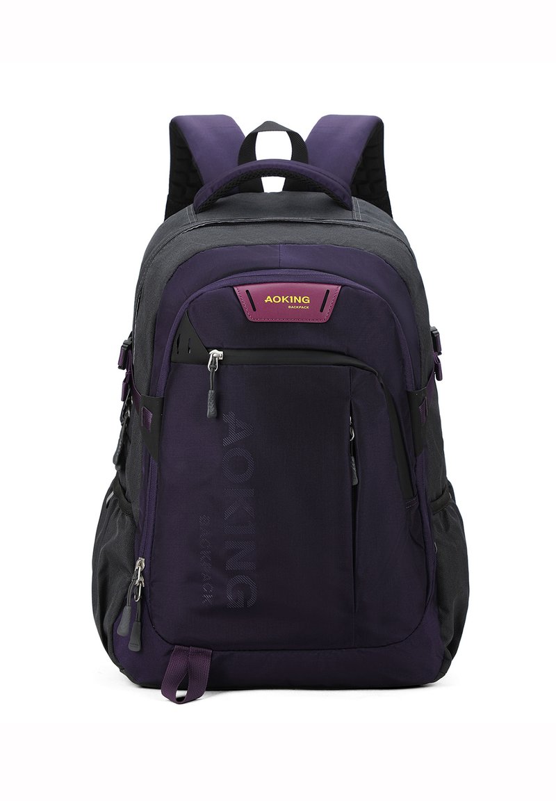 Zaino viola e nero con più scomparti, spallacci regolabili e una finitura testurizzata. Presenta un logo e tasche con zip.