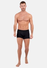 Boxer neri con una vita comoda in evidenza del marchio, realizzati in materiale elastico che si adatta aderentemente al corpo.