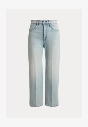 Ανοιχτό μπλε τζιν παντελόνι με ίσια γραμμή και ψηλή μέση, με κουμπί και φερμουάρ στο μπροστινό μέρος, θηλιές για ζώνη και σχέδιο με πέντε τσέπες σε απλό φόντο.