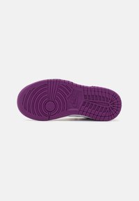Nike Sportswear DUNK LOW UNISEX - Tenisice - white/viotech/platinum violet