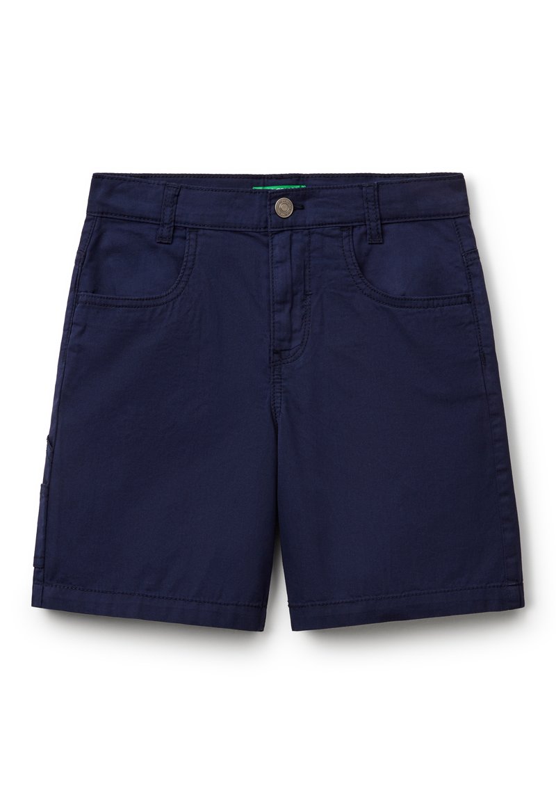 Pantalones cortos azul marino hechos de una suave tela de algodón, con cierre de botón, dos bolsillos delanteros y costuras reforzadas a lo largo de los bordes.