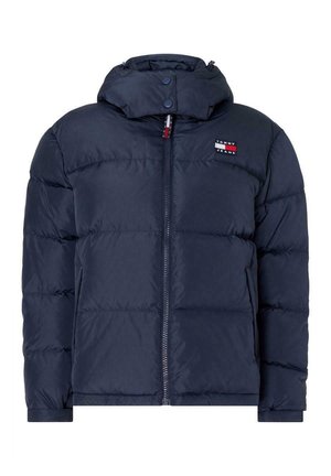 Marineblå polstret jakke med hætte, lynlås foran, trykknapper på kraven, sidelommer og Tommy Jeans-logo på brystet.