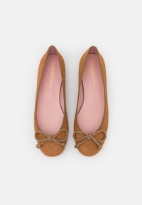 Pretty Ballerinas ANGELIS VILMIUS - Baleriinad - sadel