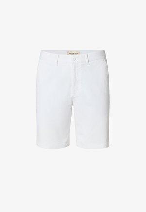 Białe męskie krótkie spodenki casual z szlufkami na pasek, guzikiem z przodu i bocznymi kieszeniami, oznaczone jako Lancerto Comfort Fit.