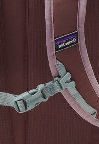 Patagonia REFUGITO DAY PACK 18L UNISEX - Nahrbtnik - stormy mauve
