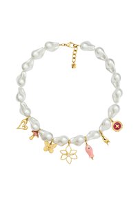 Valkoinen helminauha, jossa on epäsäännöllisiä muotoja, korostettuna kultasävyisillä riipuksilla, kuten sydän, sieni, perhonen, kukka ja lintu.