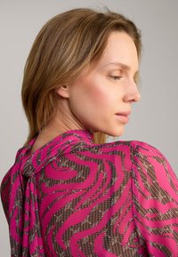 JOOP! Bluse - pink dunkelbraun