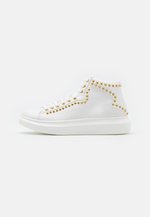 guess salerno studs