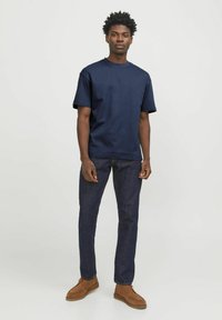 Jack & Jones JJEURBAN EDGE TEE NOOS - Basic T-shirt - ensign blue