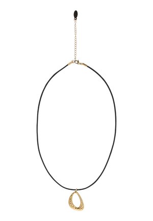 Schwarze Kordelhalskette mit verstellbarem goldenen Kettenschloss und einem unregelmäßigen gold strukturierten hohlen Anhänger in der Mitte.