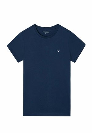 Camiseta azul marino de manga corta con cuello redondo y pequeño logo blanco en el pecho izquierdo, talla 10 para niños.
