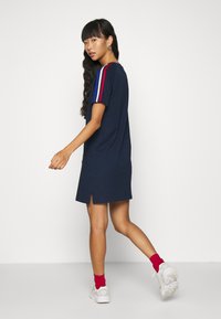 adidas Originals STRIPES SPORTS INSPIRED REGULAR DRESS - Obleka iz džersija - collegiate navy