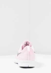 Nike Performance Zapatillas de entrenamiento - pink