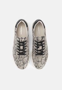 Sneakers with a snakeskin pattern in gray and black, featuring black laces, a white rubber sole, and a rounded toe design.