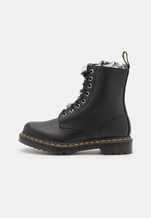 Nauhalliset nilkkurit - black