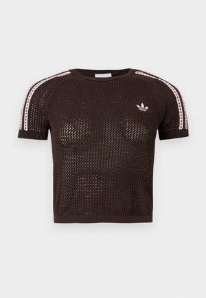 Top corto marrone a maniche corte in maglia, con design a rete, collo a coste e strisce laterali in rosa chiaro, con un piccolo logo sul petto.