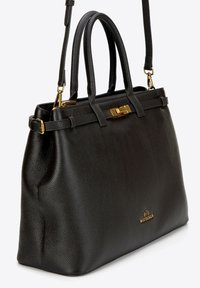 Borsa a mano in pelle nera con superficie texturizzata, manici doppi, tracolla regolabile e dettagli in hardware dorato. Presenta un logo sottile in oro.