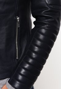 Serge Pariente Skinnjacka - dark blue