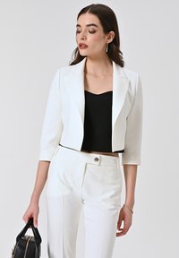 Unausgewählt, white