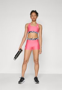 Under Armour HeatGear Mid Branded - Αθλητικό σουτιέν μεσαίας στήριξης - super pink/white