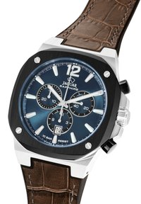 Stålarmbandsur med svart bezel, blå urtavla och självlysande vita visare. Brun strukturerad läderrem med crocodilmönster. Datodisplay vid 6.