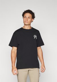 Peak Performance GRAPHIC TEE - Μπλουζάκι με στάμπα - black