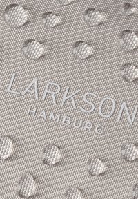 Larkson HELGE - Marsupio - sand