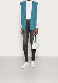 Guess Farkkuleggingsit - black denim