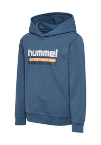 Blaues Kapuzensweatshirt aus weichem Stoff, mit einem Frontlogo in Weiß, Gelb und Dunkelblau. Die Bündchen und der Saum sind elastisch ausgestattet.