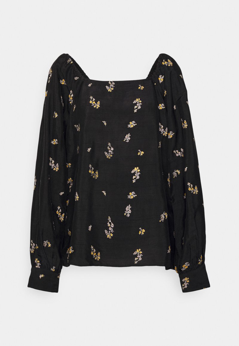 Blusa preta com mangas longas, decote quadrado, bordados florais dispersos em amarelo e roxo, feita de tecido texturizado.