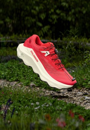 ULTRA GLIDE 4 - Bėgimo bateliai, skirti nelygiam paviršiui - fiery red/vanilla ice/black