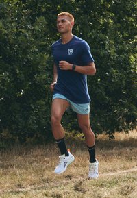 Nike Performance TEE ENERGY TRAIL - Sports T-shirts - brave blue