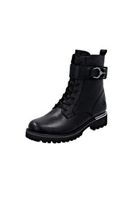 Botte de cheville en cuir noir avec un bout rond, un laçage à l'avant, une sangle ajustable, un détail de boucle en argent et une semelle robuste pour une bonne traction.