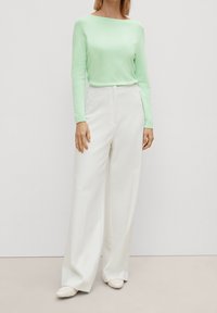 comma Sweter