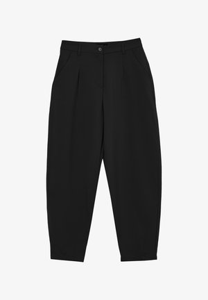 Pantalons noirs fuselés avec une texture lisse, dotés de plis sur le devant, de poches latérales et d'une fermeture à bouton unique à la taille.