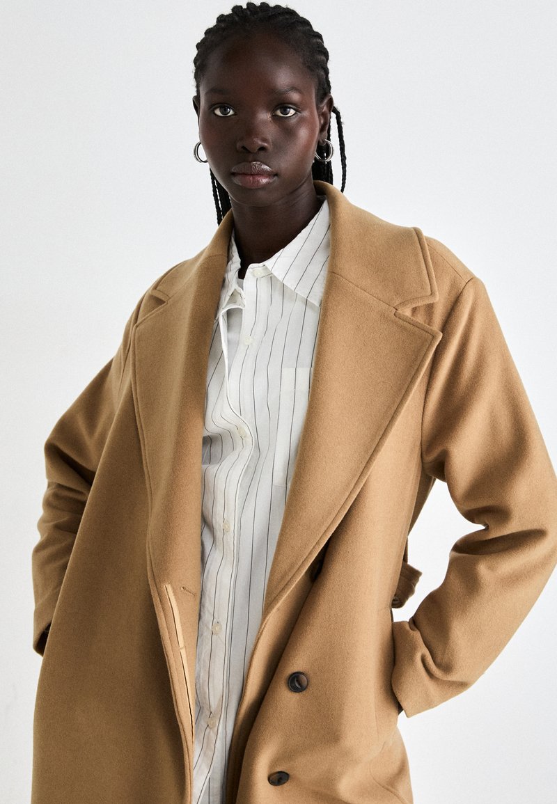 Manteau Camel Classique Ceinturé - Angora Et Laine - Taille 12 - Acheté 500€ Chez Fenwicks
